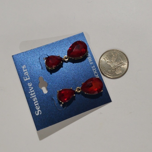 Elegant Gold tone Red Stone Crystal Drop Earrings - Women's Fashion Jewelry - Picture 5 of 8